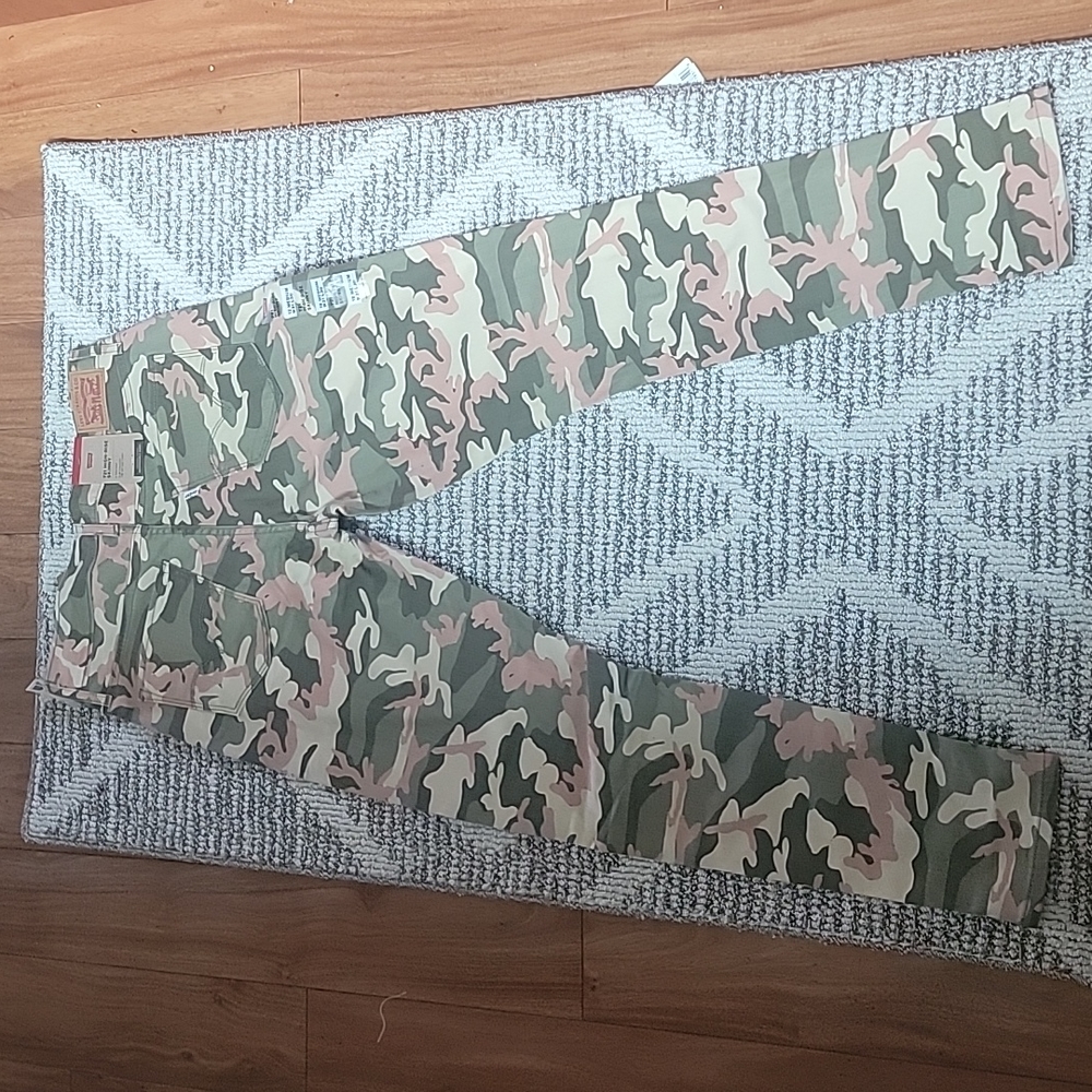 Levi's Pink & Green 721 High Rise Skinny Camo Jeans Size 31 - Picture 4 of 8